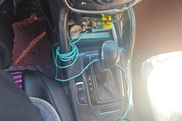 Used CHANGAN CS75 2017 Shangkui Edition 1.5T Automatic Fengxiang Model Gear Lever