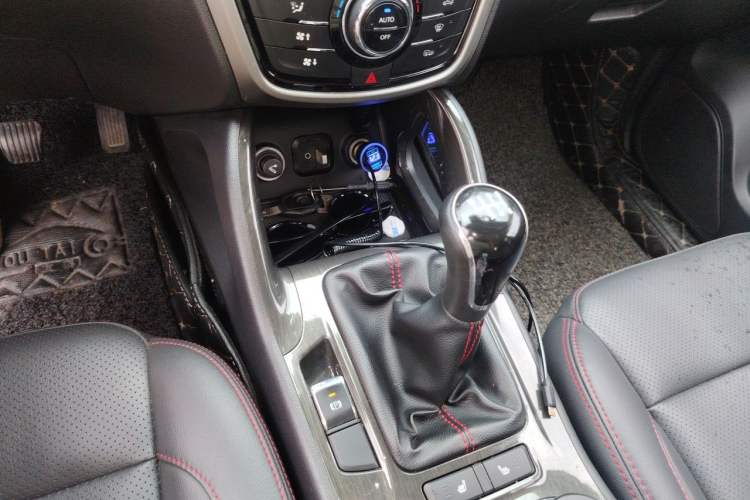 Used CHANGAN CS75 2017 Shangkui Edition 1.5T Manual Luxury Model Gear Lever
