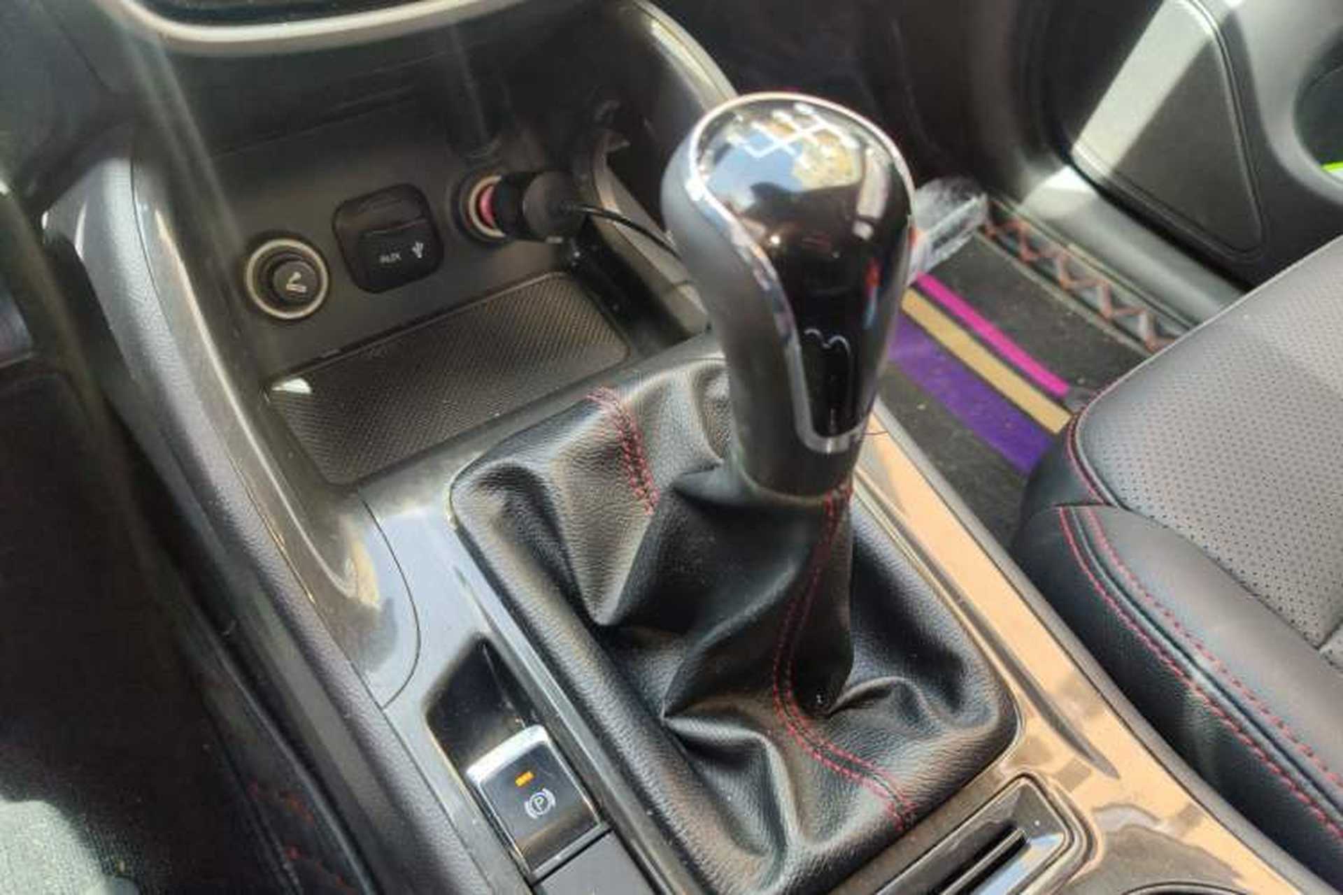 Used CHANGAN CS75 2017 Shangkui Edition 1.5T Manual Fengxiang Model Gear Lever
