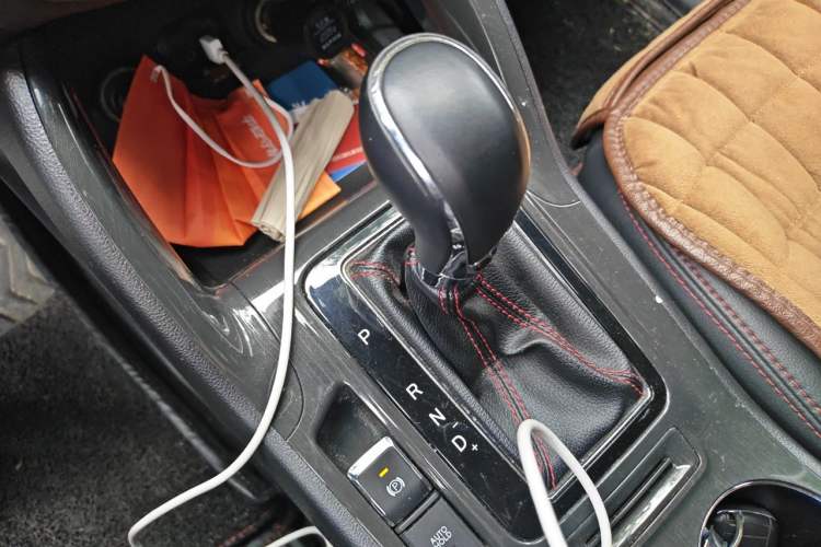 Used CHANGAN CS75 2017 Shangkui Edition 1.5T Automatic Fengyue Model Gear Lever