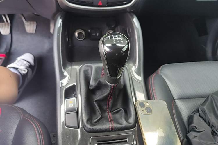 Used CHANGAN CS75 2017 Shangkui Edition 1.5T Manual Fengxiang Model Gear Lever