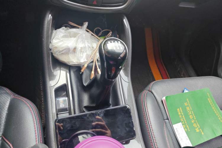Used CHANGAN CS75 2017 Shangku Edition 1.5T Manual ZhiXiang Model Gear Lever