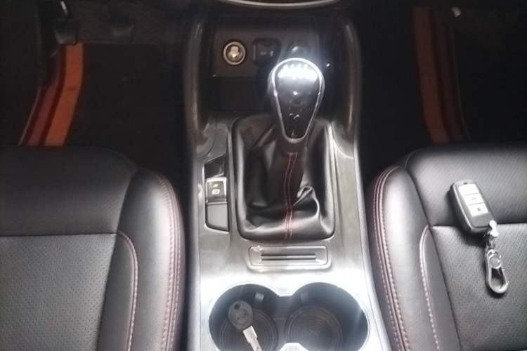 Used CHANGAN CS75 2017 Shangkui Edition 1.5T Manual Fengxiang Model Gear Lever