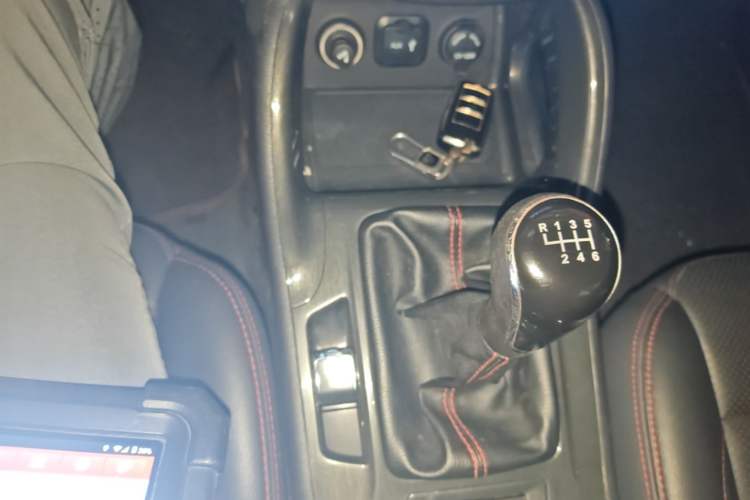 Used CHANGAN CS75 2017 Shangkui Edition 1.5T Manual Fengxiang Model Gear Lever