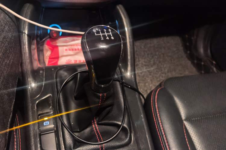 Used CHANGAN CS75 2017 Shangkui Edition 1.5T Manual Fengxiang Model Gear Lever