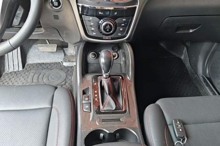Used CHANGAN CS75 2017 Shangkui Edition 1.5T Automatic Fengyue Model Gear Lever