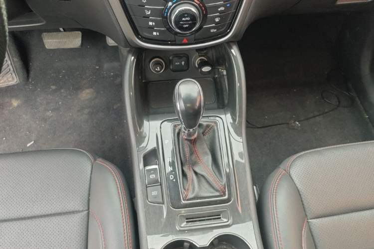 Used CHANGAN CS75 2017 Shangkui Edition 1.5T Automatic Fengxiang Model Gear Lever