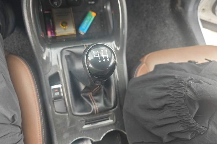 Used CHANGAN CS75 2017 Shangku Edition 1.5T Manual ZhiXiang Model Gear Lever