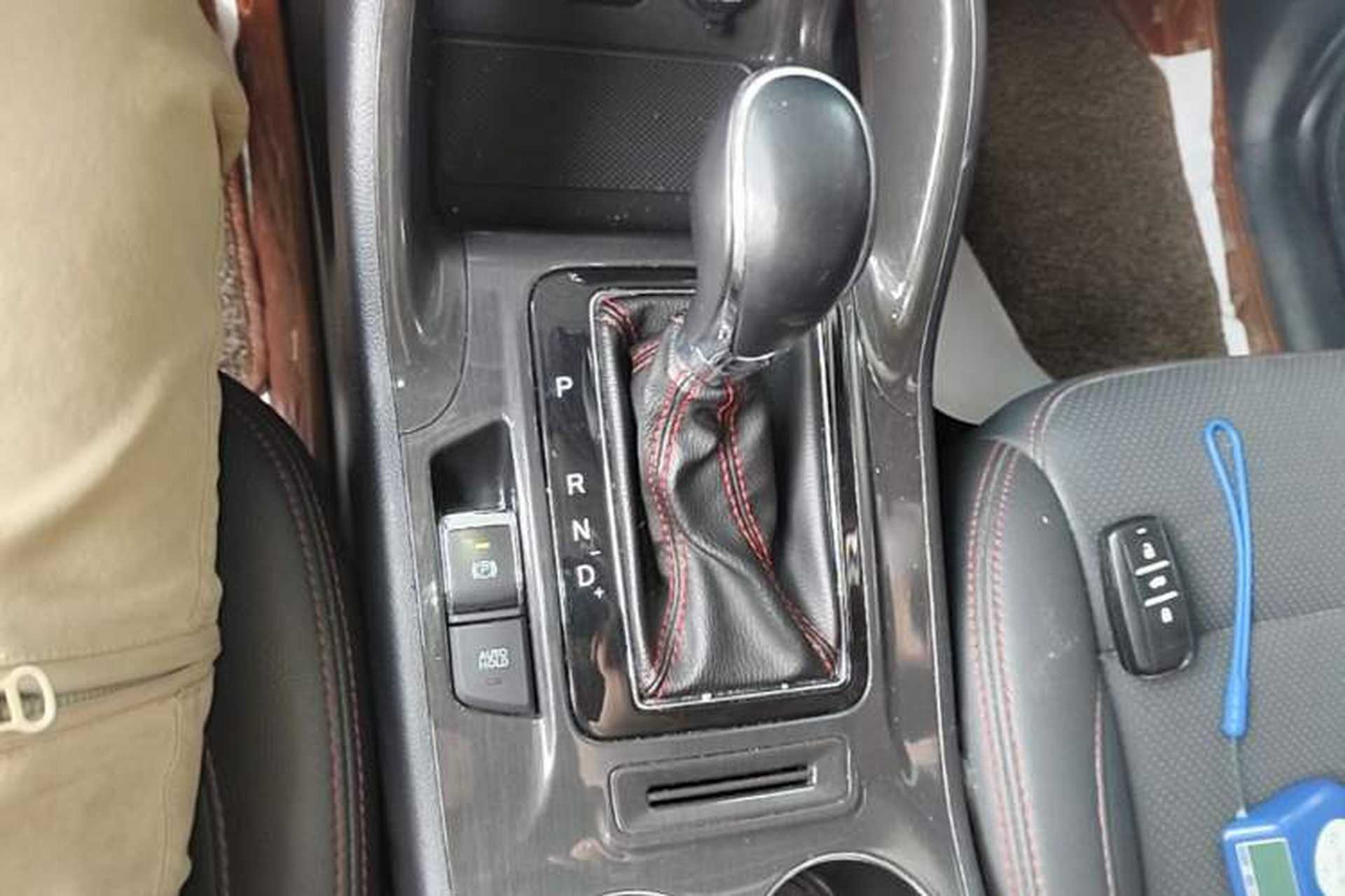 Used CHANGAN CS75 2017 Shangkui Edition 1.5T Automatic Fengyue Model Gear Lever