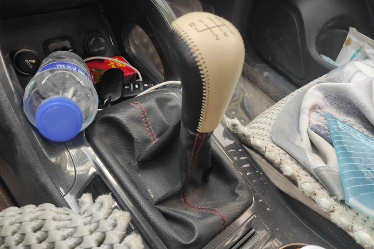 Used CHANGAN CS75 2017 Shangku Edition 1.5T Manual ZhiXiang Model Gear Lever