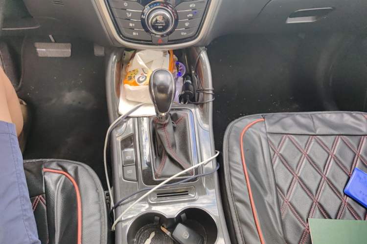 Used CHANGAN CS75 2017 Shangkui Edition 1.5T Automatic Fengyue Model Gear Lever