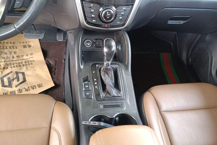 Used CHANGAN CS75 2017 Shangkui Edition 1.5T Automatic Fengxiang Model Gear Lever