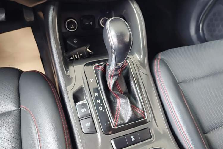 Used CHANGAN CS75 2017 Shangkui Edition 1.8T Automatic All-Wheel-Drive Luxury Model Gear Lever