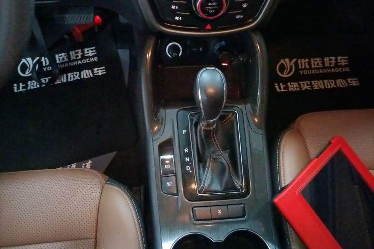 Used CHANGAN CS75 2017 Shangkui Edition 1.8T Automatic All-Wheel-Drive Elite Model Gear Lever