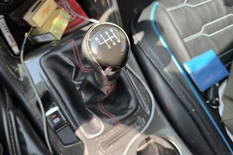 Used CHANGAN CS75 2017 Shangku Edition 1.5T Manual ZhiXiang Model Gear Lever