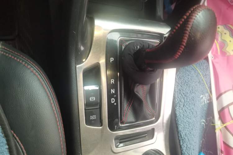 Used CHANGAN CS75 2017 Shangkui Edition 1.5T Automatic Fengxiang Model Gear Lever