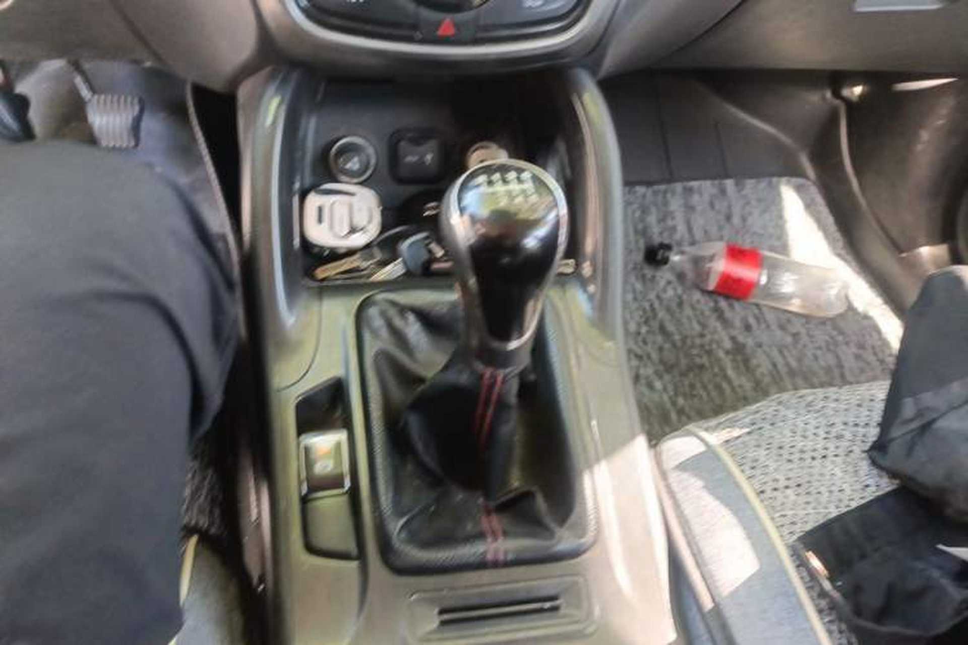 Used CHANGAN CS75 2017 Shangkui Edition 1.5T Manual Fengxiang Model Gear Lever