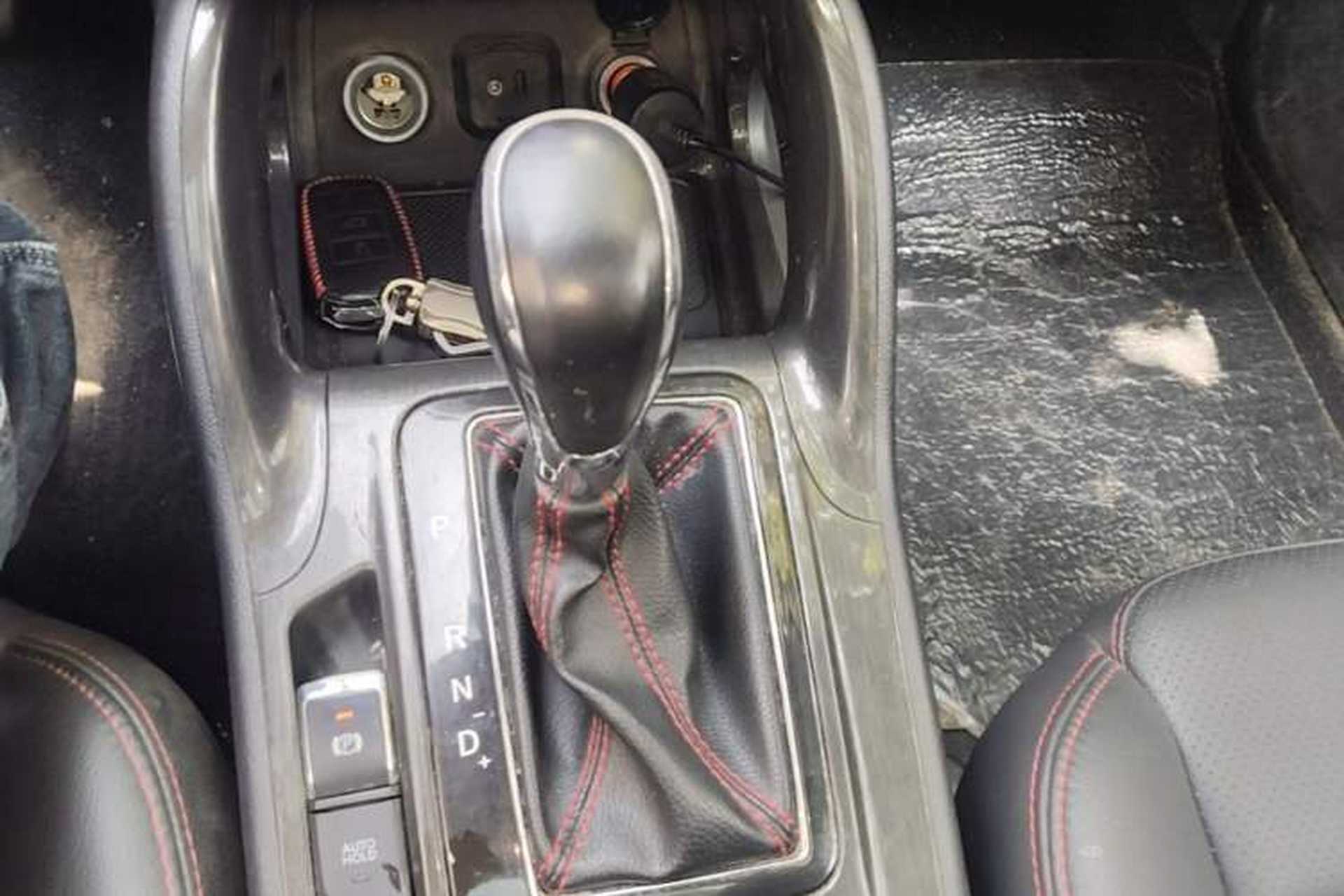 Used CHANGAN CS75 2017 Shangkui Edition 1.5T Automatic Fengxiang Model Gear Lever