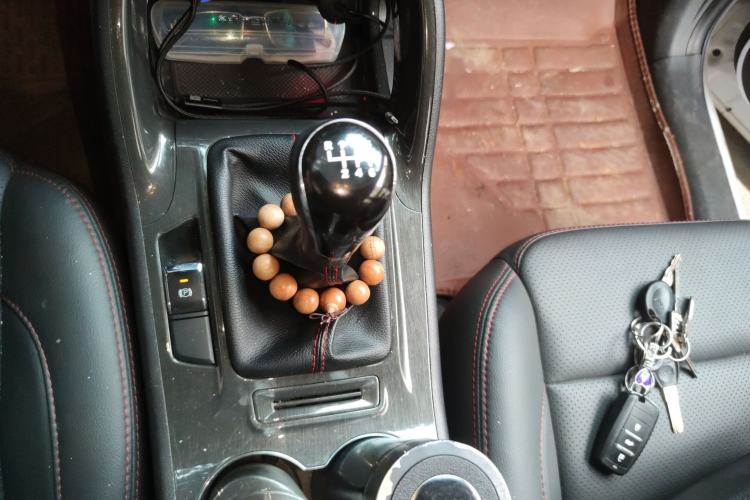 Used CHANGAN CS75 2017 Shangkui Edition 1.5T Manual Fengxiang Model Gear Lever
