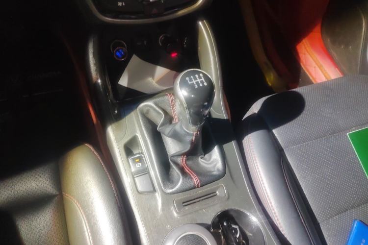 Used CHANGAN CS75 2017 Shangkui Edition 1.5T Manual Fengxiang Model Gear Lever