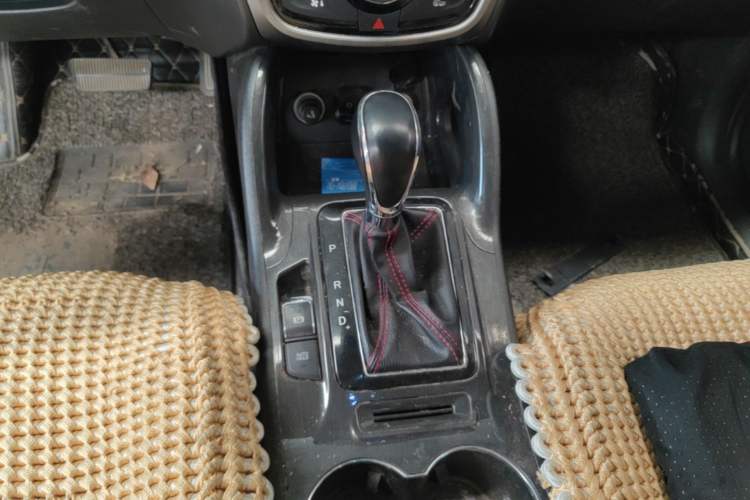 Used CHANGAN CS75 2017 Shangkui Edition 1.5T Automatic Fengxiang Model Gear Lever