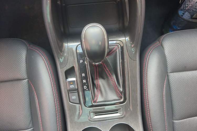 Used CHANGAN CS75 2017 Shangkui Edition 1.5T Automatic Fengxiang Model Gear Lever