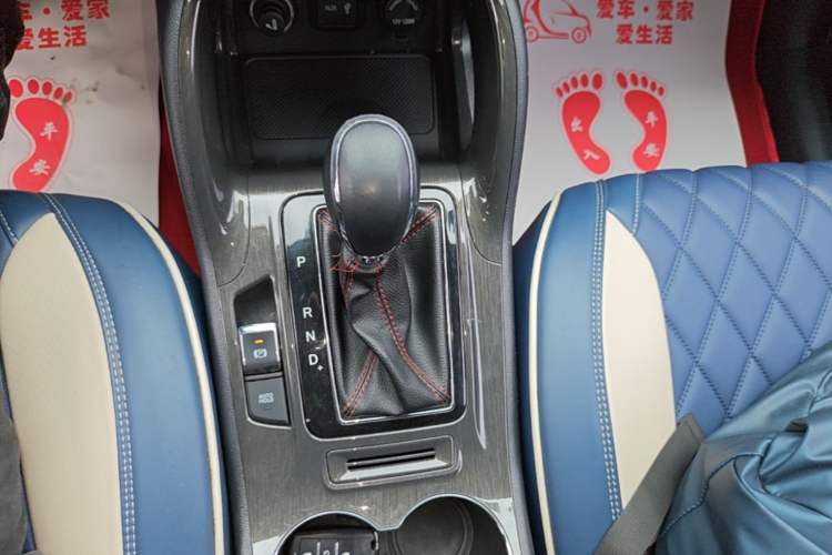 Used CHANGAN CS75 2017 Shangkui Edition 1.5T Automatic Fengyue Model Gear Lever