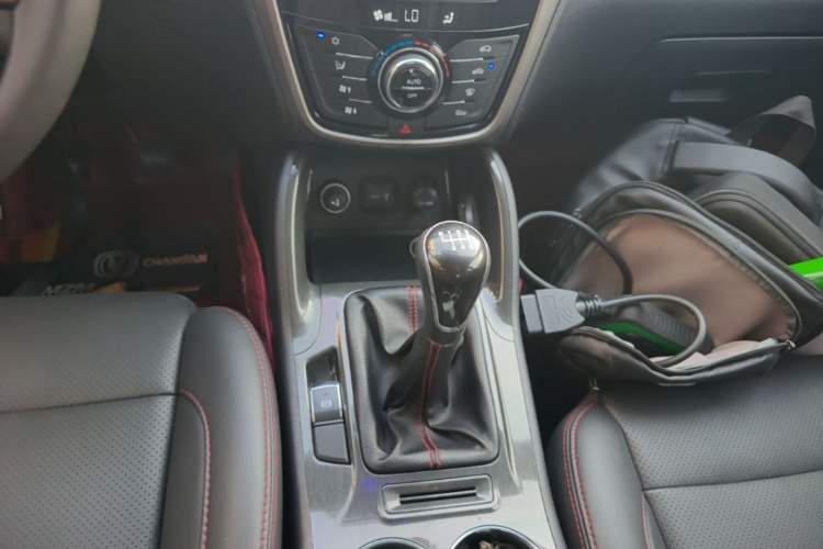 Used CHANGAN CS75 2017 Shangku Edition 1.5T Manual ZhiXiang Model Gear Lever