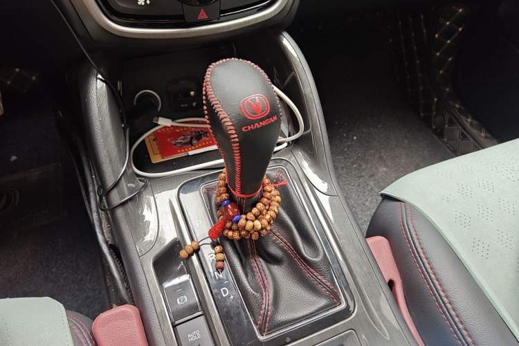 Used CHANGAN CS75 2017 Shangkui Edition 1.5T Automatic Fengxiang Model Gear Lever