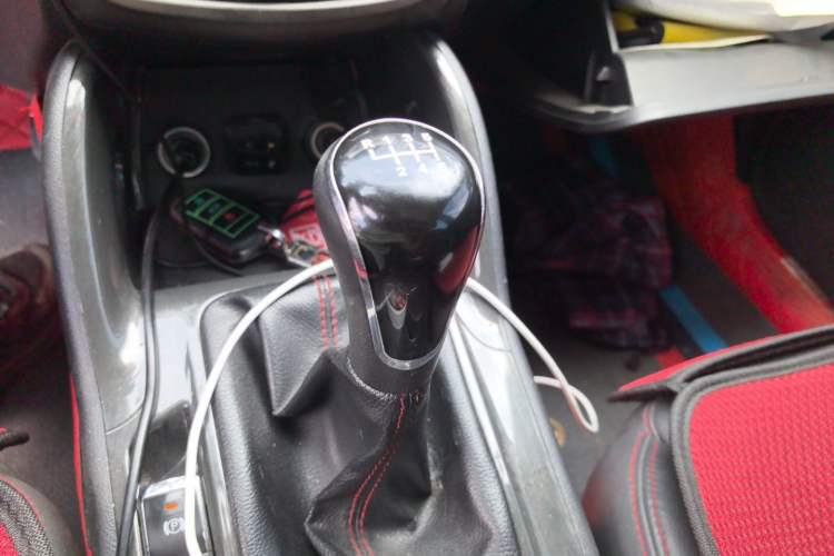 Used CHANGAN CS75 2017 Shangku Edition 1.5T Manual ZhiXiang Model Gear Lever