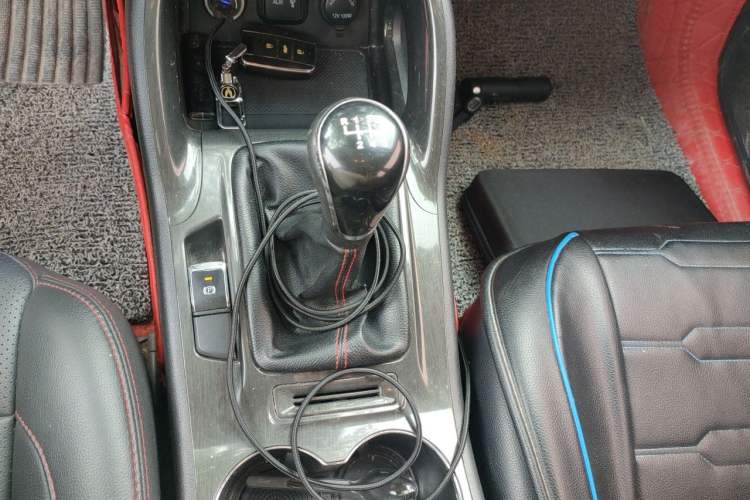 Used CHANGAN CS75 2017 Shangkui Edition 1.5T Manual Fengxiang Model Gear Lever
