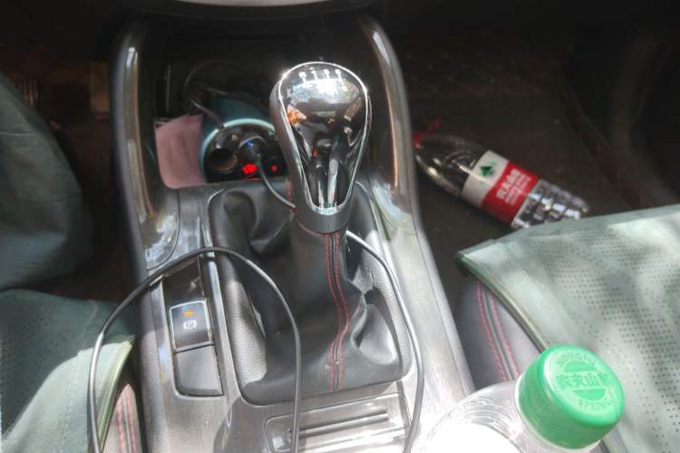 Used CHANGAN CS75 2017 Shangkui Edition 1.5T Manual Fengxiang Model Gear Lever