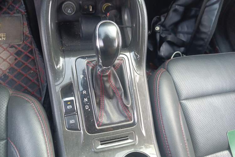 Used CHANGAN CS75 2017 Shangkui Edition 1.5T Automatic Fengyue Model Gear Lever