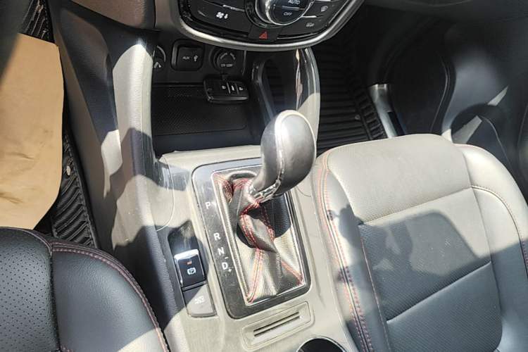 Used CHANGAN CS75 2017 Shangkui Edition 1.5T Automatic Fengxiang Model Gear Lever