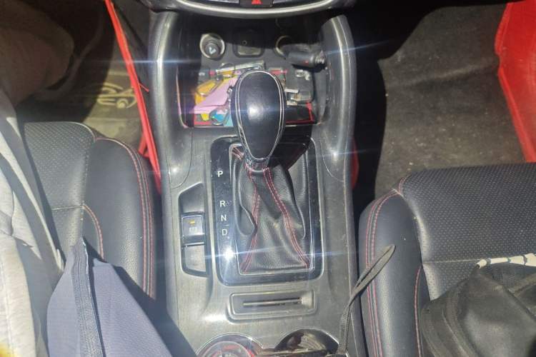 Used CHANGAN CS75 2017 Shangkui Edition 1.5T Automatic Fengxiang Model Gear Lever