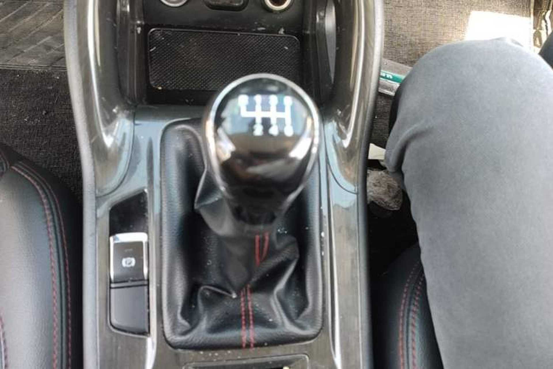 Used CHANGAN CS75 2017 Shangkui Edition 1.5T Manual Fengxiang Model Gear Lever