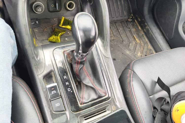 Used CHANGAN CS75 2017 Shangkui Edition 1.5T Automatic Fengxiang Model Gear Lever