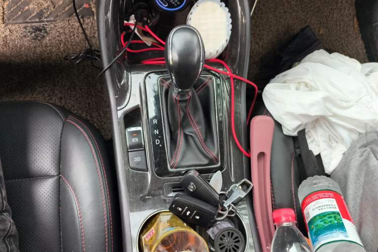 Used CHANGAN CS75 2017 Shangkui Edition 1.5T Automatic Fengxiang Model Gear Lever