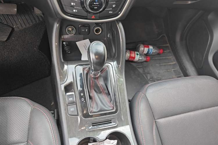Used CHANGAN CS75 2017 Shangkui Edition 1.5T Automatic Fengyue Model Gear Lever