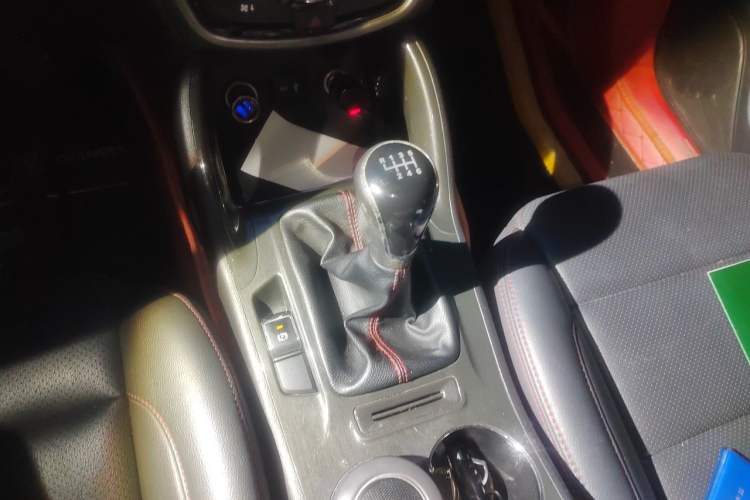 Used CHANGAN CS75 2017 Shangkui Edition 1.5T Manual Fengxiang Model Gear Lever