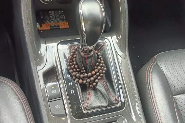 Used CHANGAN CS75 2017 Shangkui Edition 1.5T Automatic Fengxiang Model Gear Lever