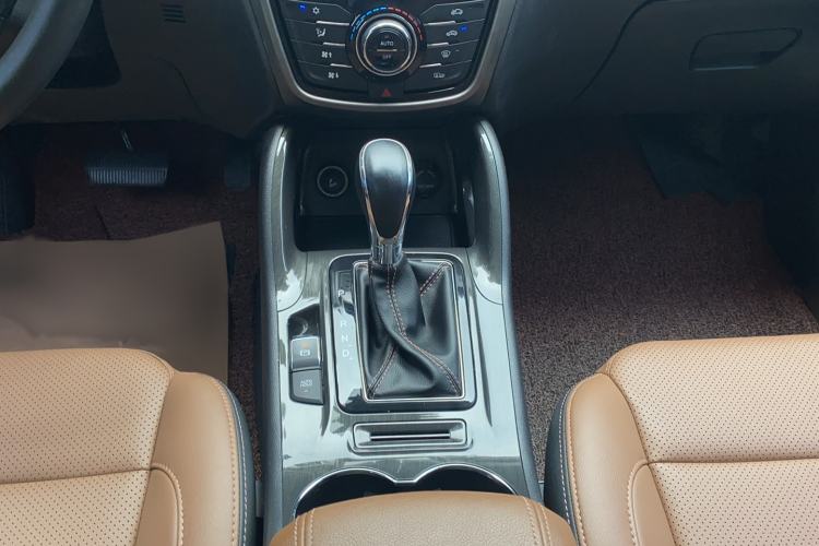Used CHANGAN CS75 2017 Shangkui Edition 1.5T Automatic Fengyue Model Gear Lever