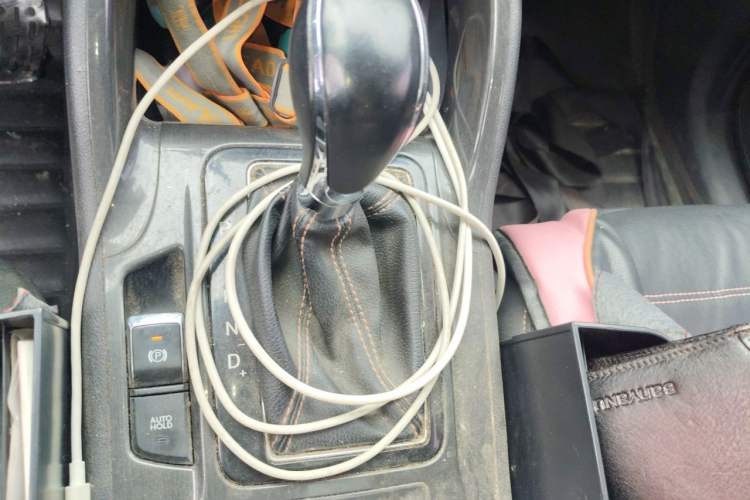 Used CHANGAN CS75 2017 Shangkui Edition 1.5T Automatic Fengxiang Model Gear Lever