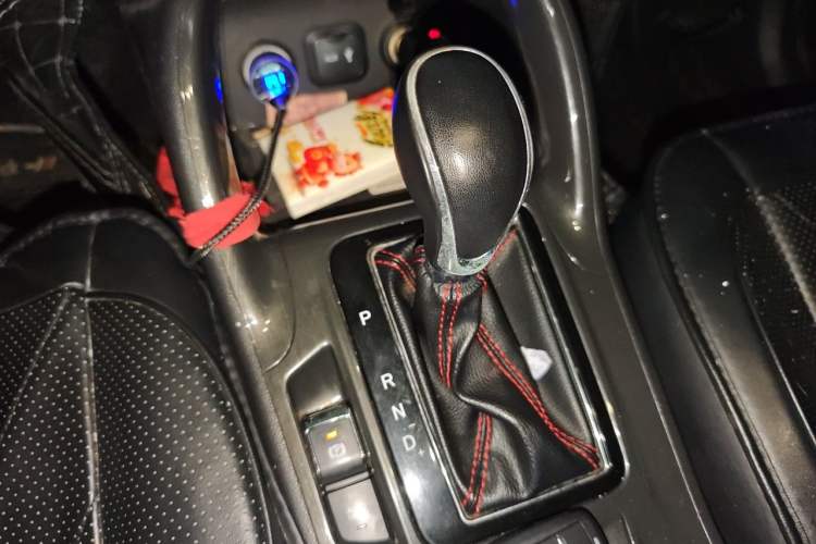 Used CHANGAN CS75 2017 Shangkui Edition 1.5T Automatic Fengxiang Model Gear Lever