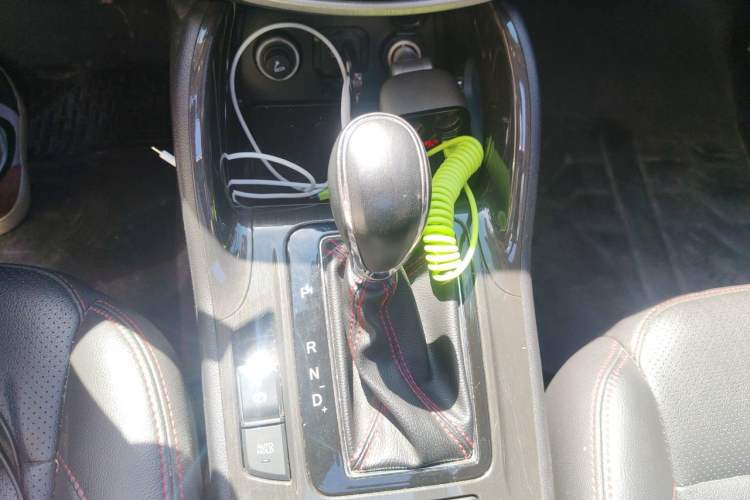 Used CHANGAN CS75 2017 Shangkui Edition 1.5T Automatic Sharp Model Gear Lever