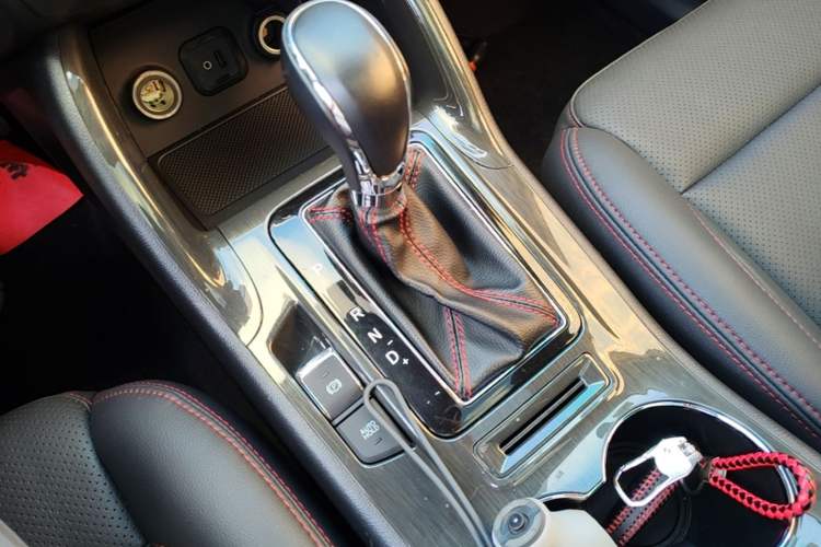 Used CHANGAN CS75 2017 Shangkui Edition 1.5T Automatic Fengxiang Model Gear Lever
