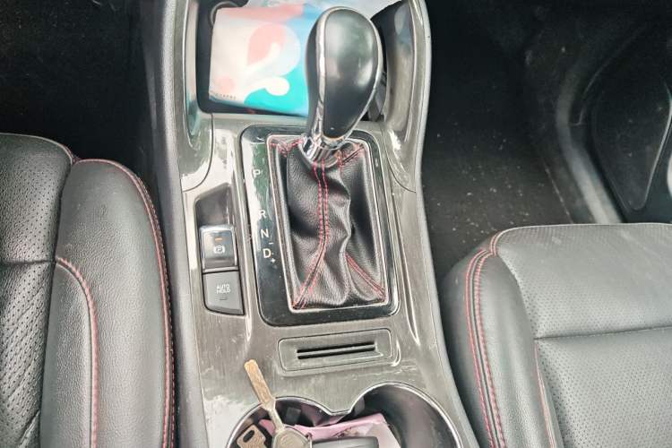 Used CHANGAN CS75 2017 Shangkui Edition 1.5T Automatic Fengyue Model Gear Lever