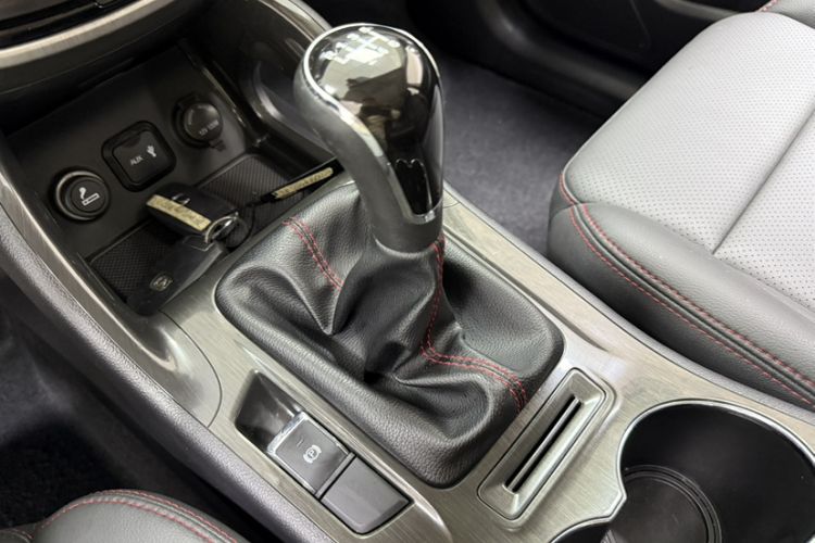 Used CHANGAN CS75 2017 Shangku Edition 1.5T Manual ZhiXiang Model Gear Lever