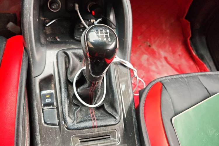 Used CHANGAN CS75 2017 Shangku Edition 1.5T Manual ZhiXiang Model Gear Lever