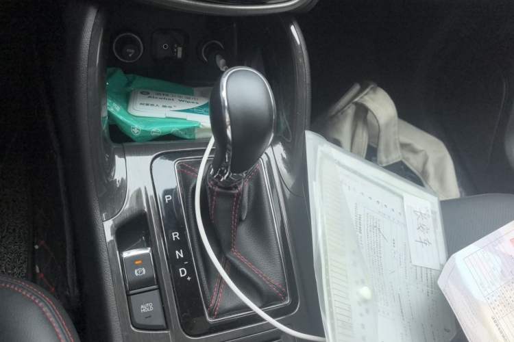 Used CHANGAN CS75 2017 Shangkui Edition 1.5T Automatic Fengyue Model Gear Lever